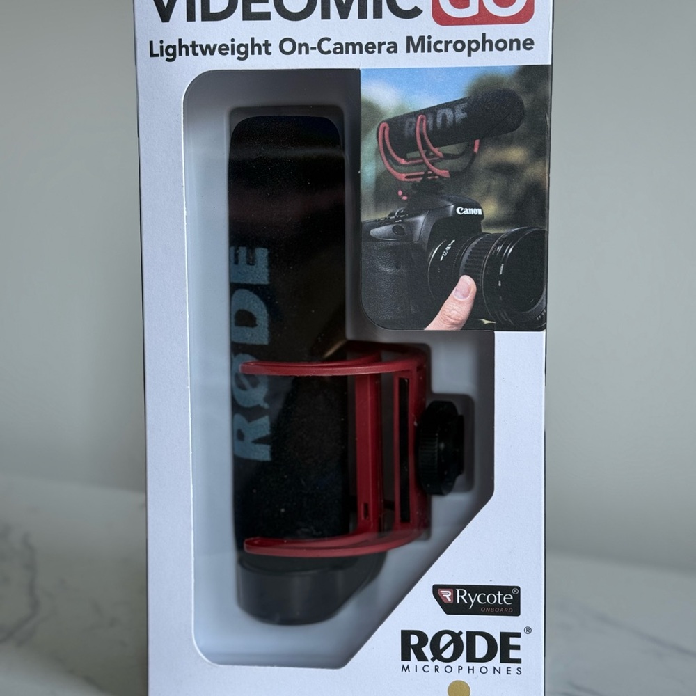 Videomic GO Lightweight On-Camera Microphone - Black and Red